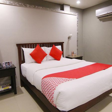 Oyo 103 Artina Suites Hotel Makati City Екстериор снимка