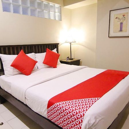 Oyo 103 Artina Suites Hotel Makati City Екстериор снимка