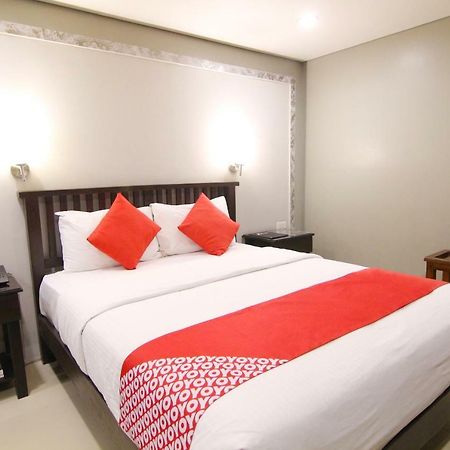 Oyo 103 Artina Suites Hotel Makati City Екстериор снимка