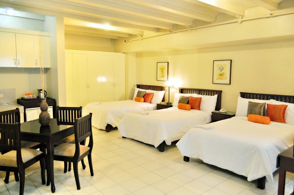 Oyo 103 Artina Suites Hotel Makati City Екстериор снимка
