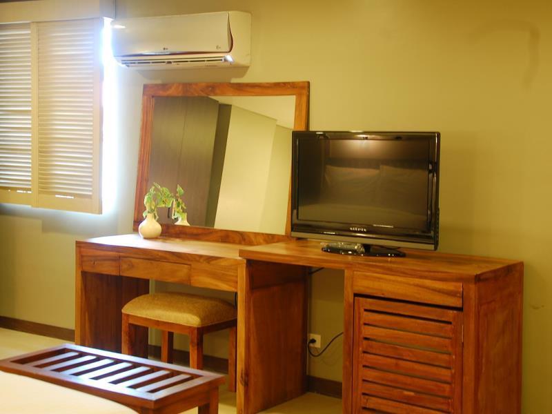 Oyo 103 Artina Suites Hotel Makati City Екстериор снимка