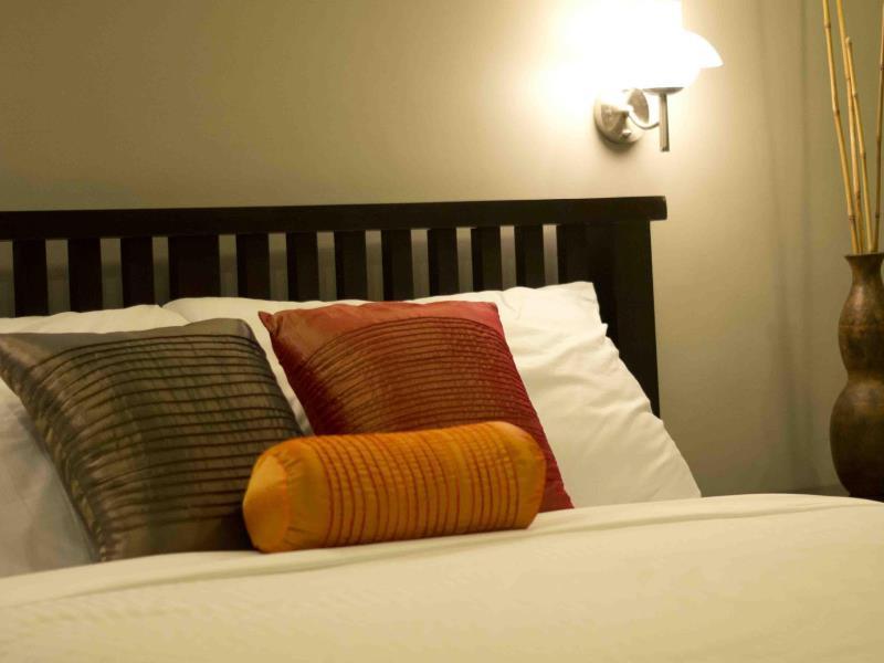 Oyo 103 Artina Suites Hotel Makati City Екстериор снимка