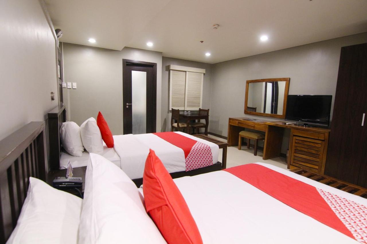 Oyo 103 Artina Suites Hotel Makati City Екстериор снимка