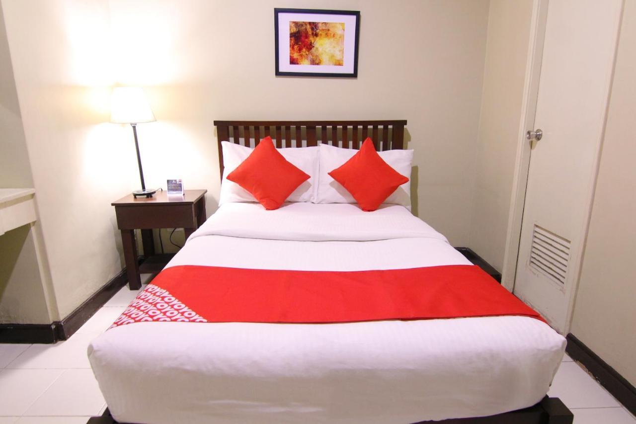 Oyo 103 Artina Suites Hotel Makati City Екстериор снимка