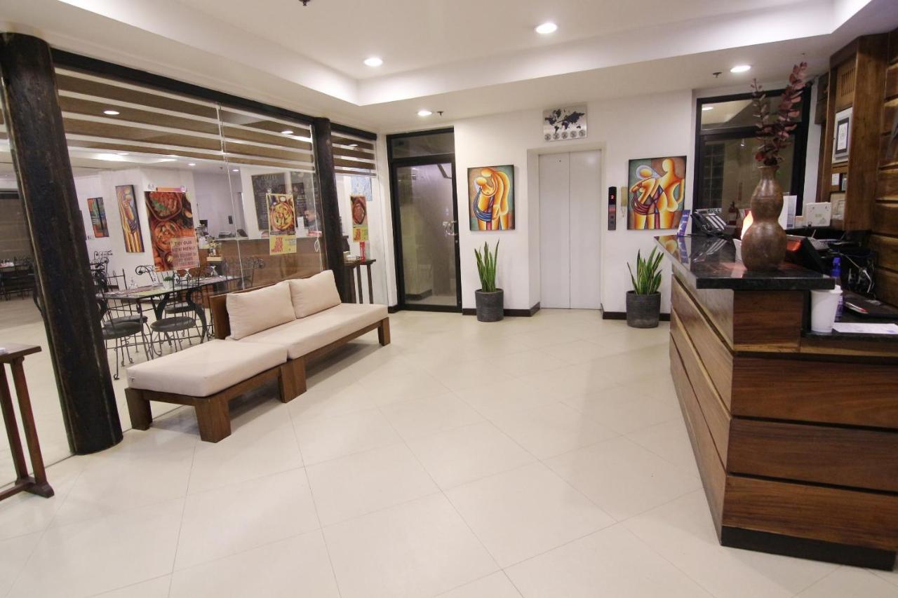 Oyo 103 Artina Suites Hotel Makati City Екстериор снимка