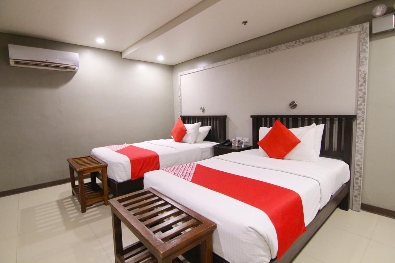 Oyo 103 Artina Suites Hotel Makati City Екстериор снимка