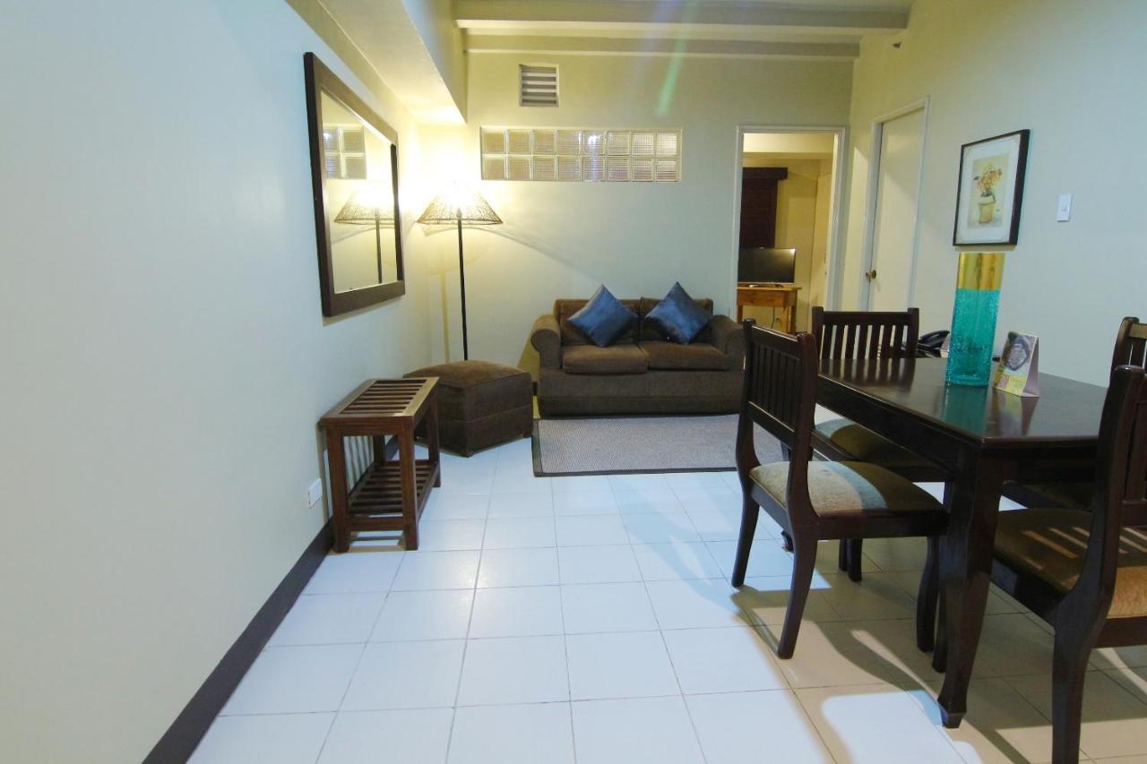 Oyo 103 Artina Suites Hotel Makati City Екстериор снимка