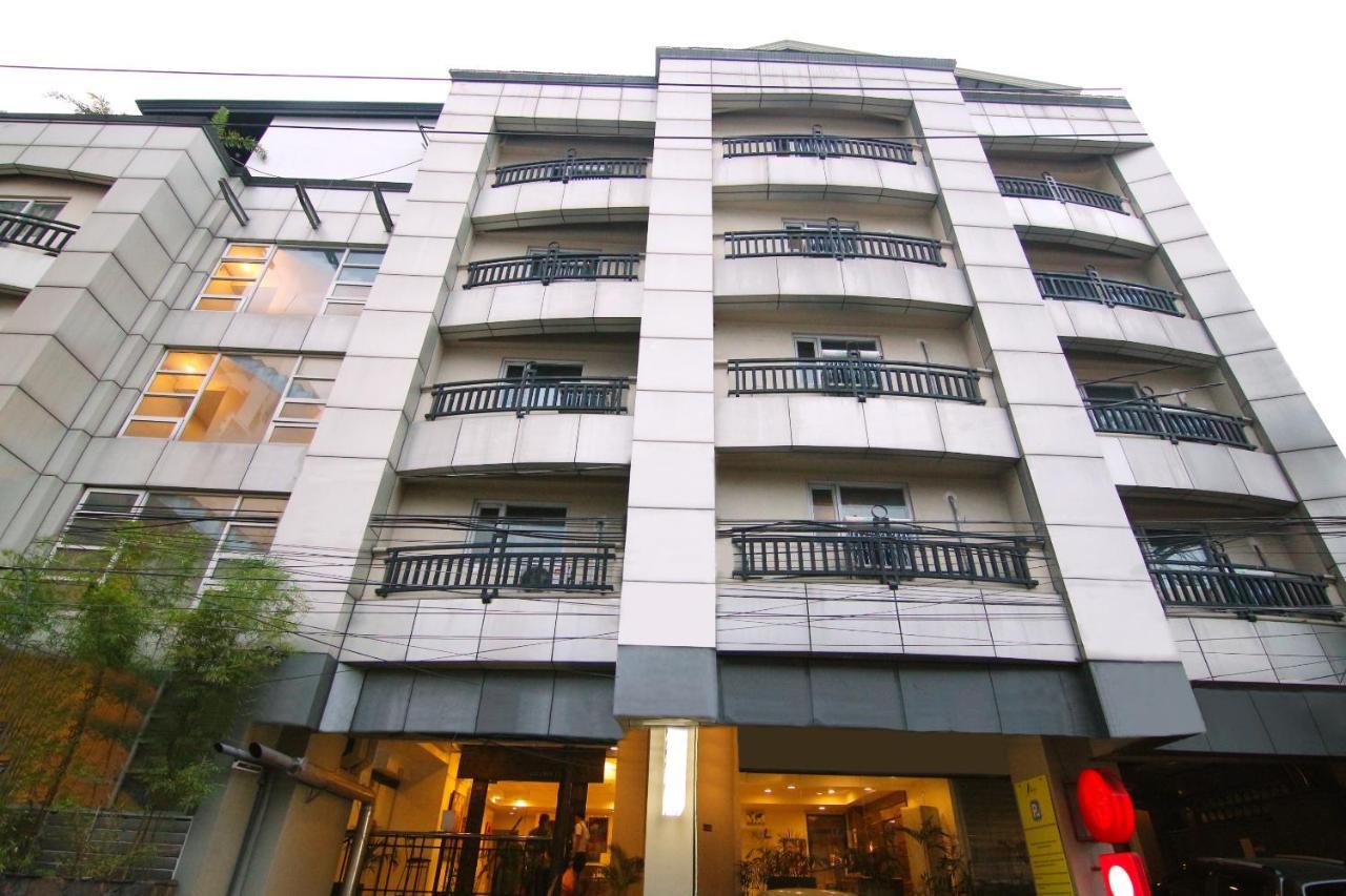 Oyo 103 Artina Suites Hotel Makati City Екстериор снимка