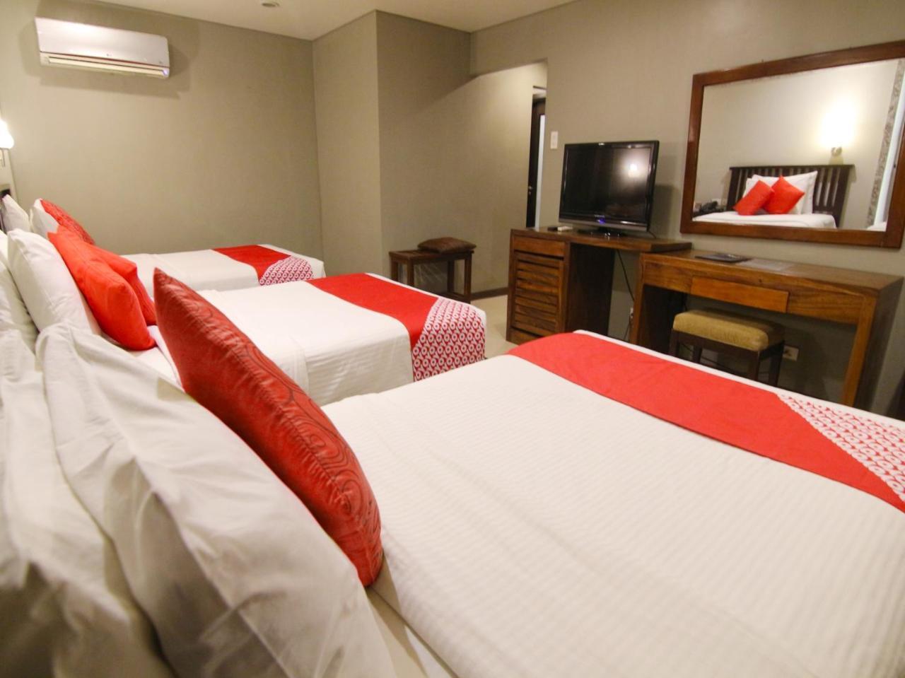 Oyo 103 Artina Suites Hotel Makati City Екстериор снимка