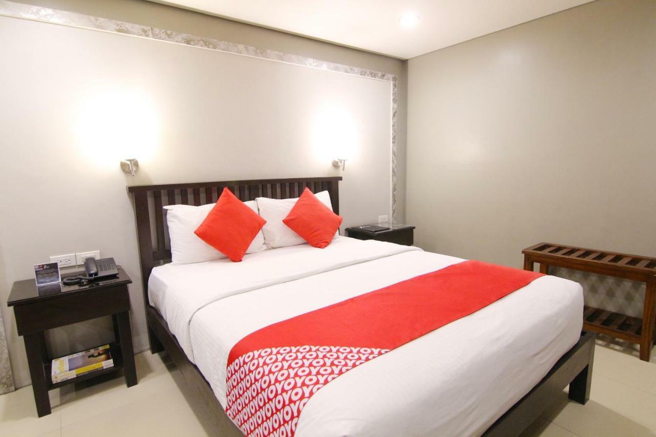 Oyo 103 Artina Suites Hotel Makati City Екстериор снимка