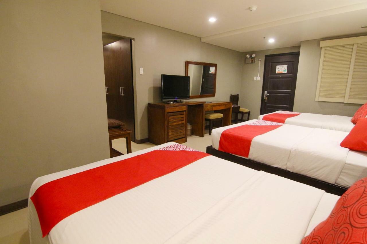 Oyo 103 Artina Suites Hotel Makati City Екстериор снимка