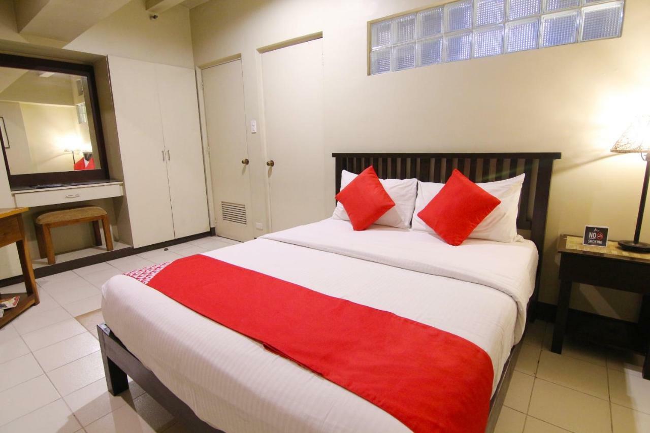 Oyo 103 Artina Suites Hotel Makati City Екстериор снимка