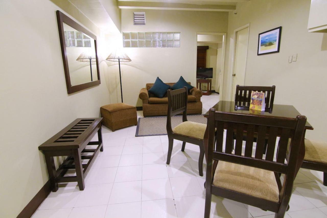 Oyo 103 Artina Suites Hotel Makati City Екстериор снимка