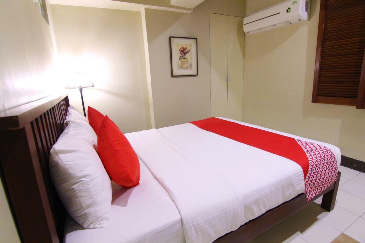 Oyo 103 Artina Suites Hotel Makati City Екстериор снимка
