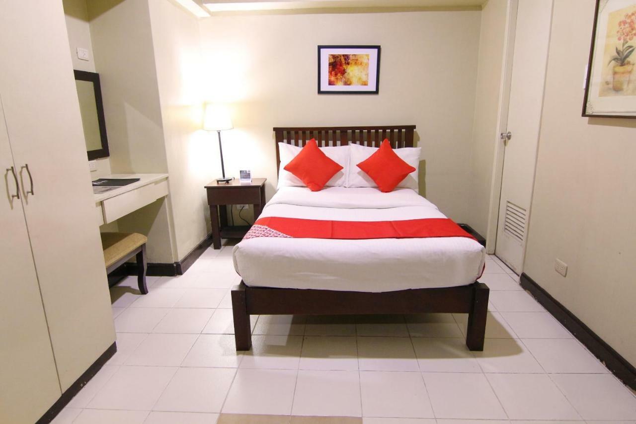 Oyo 103 Artina Suites Hotel Makati City Екстериор снимка