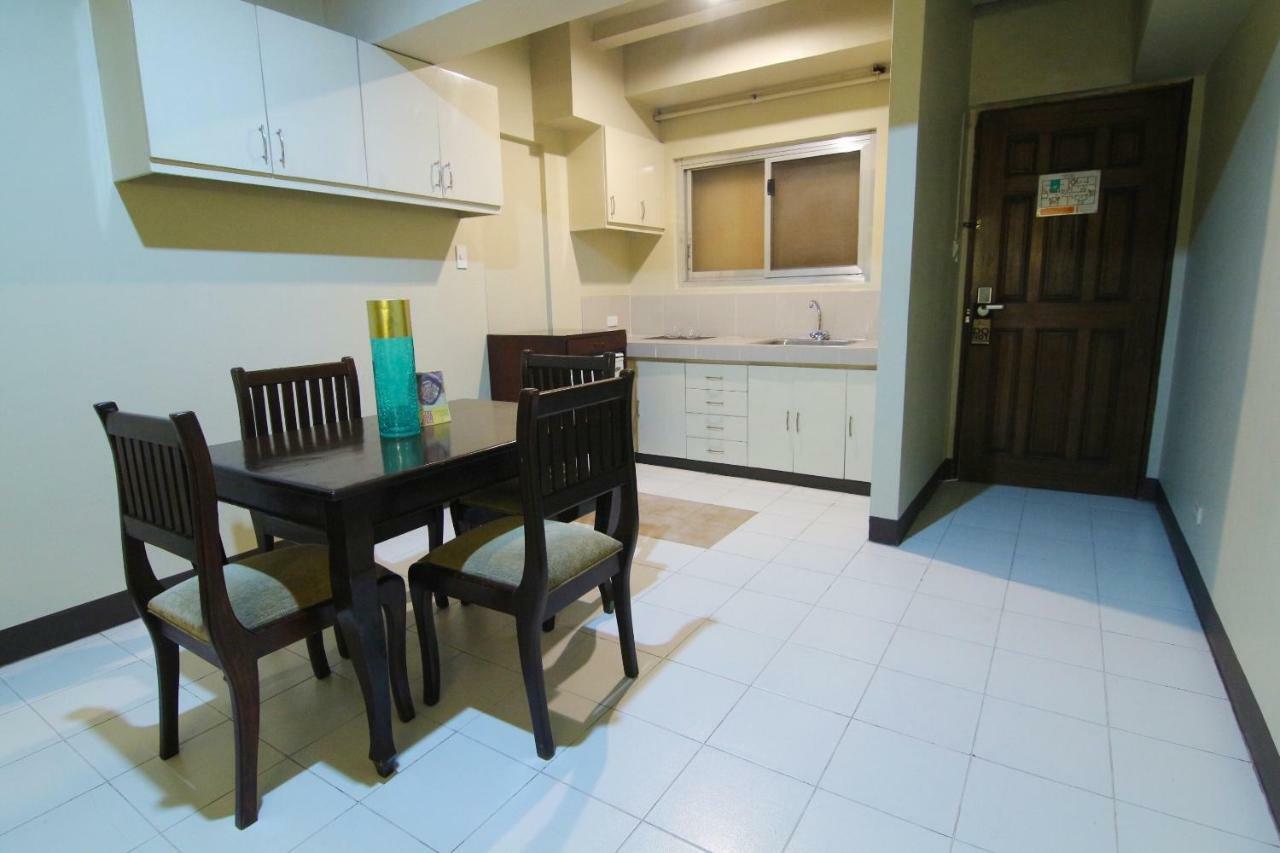 Oyo 103 Artina Suites Hotel Makati City Екстериор снимка