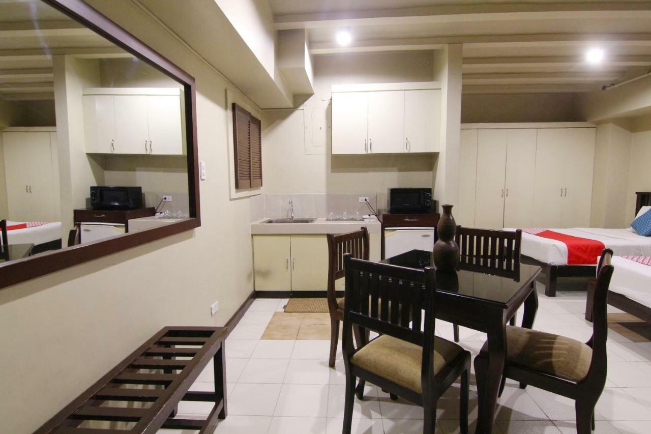 Oyo 103 Artina Suites Hotel Makati City Екстериор снимка