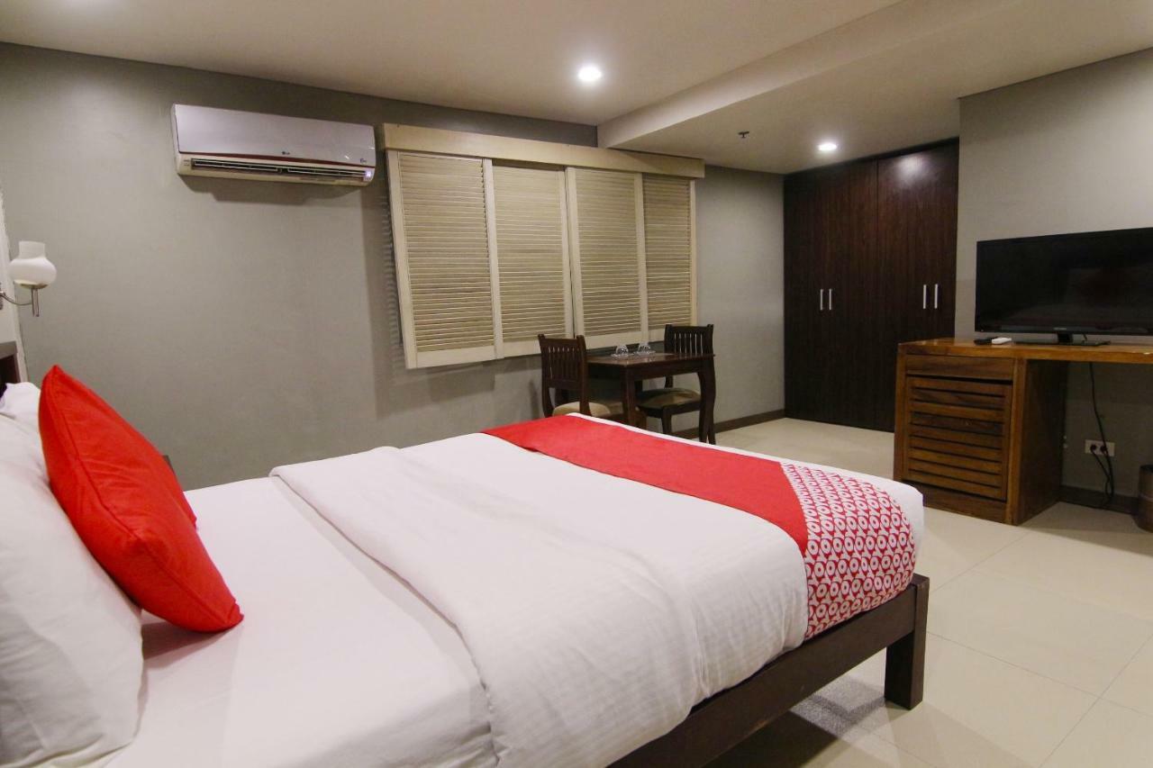 Oyo 103 Artina Suites Hotel Makati City Екстериор снимка