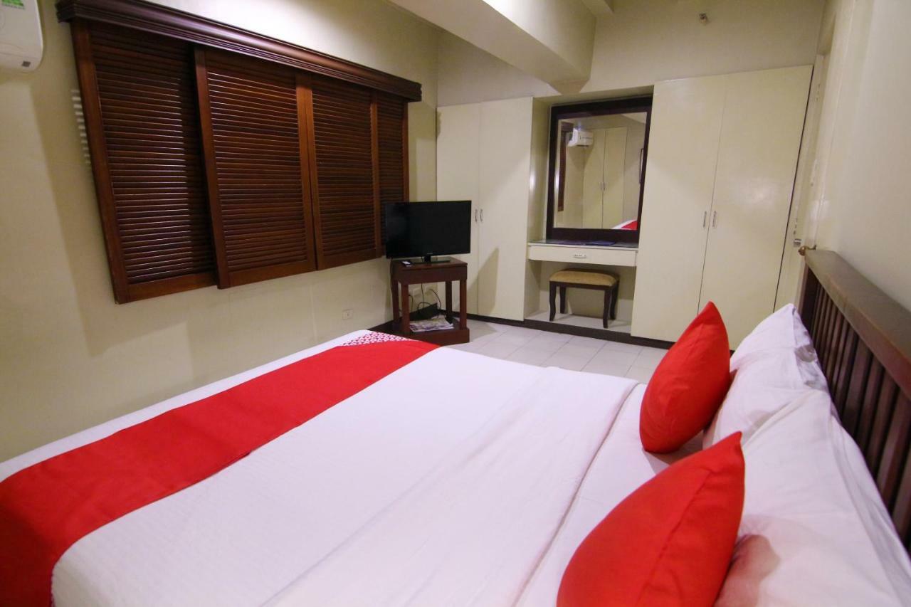 Oyo 103 Artina Suites Hotel Makati City Екстериор снимка
