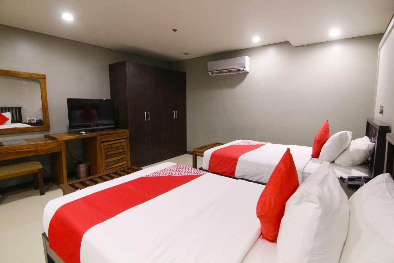 Oyo 103 Artina Suites Hotel Makati City Екстериор снимка