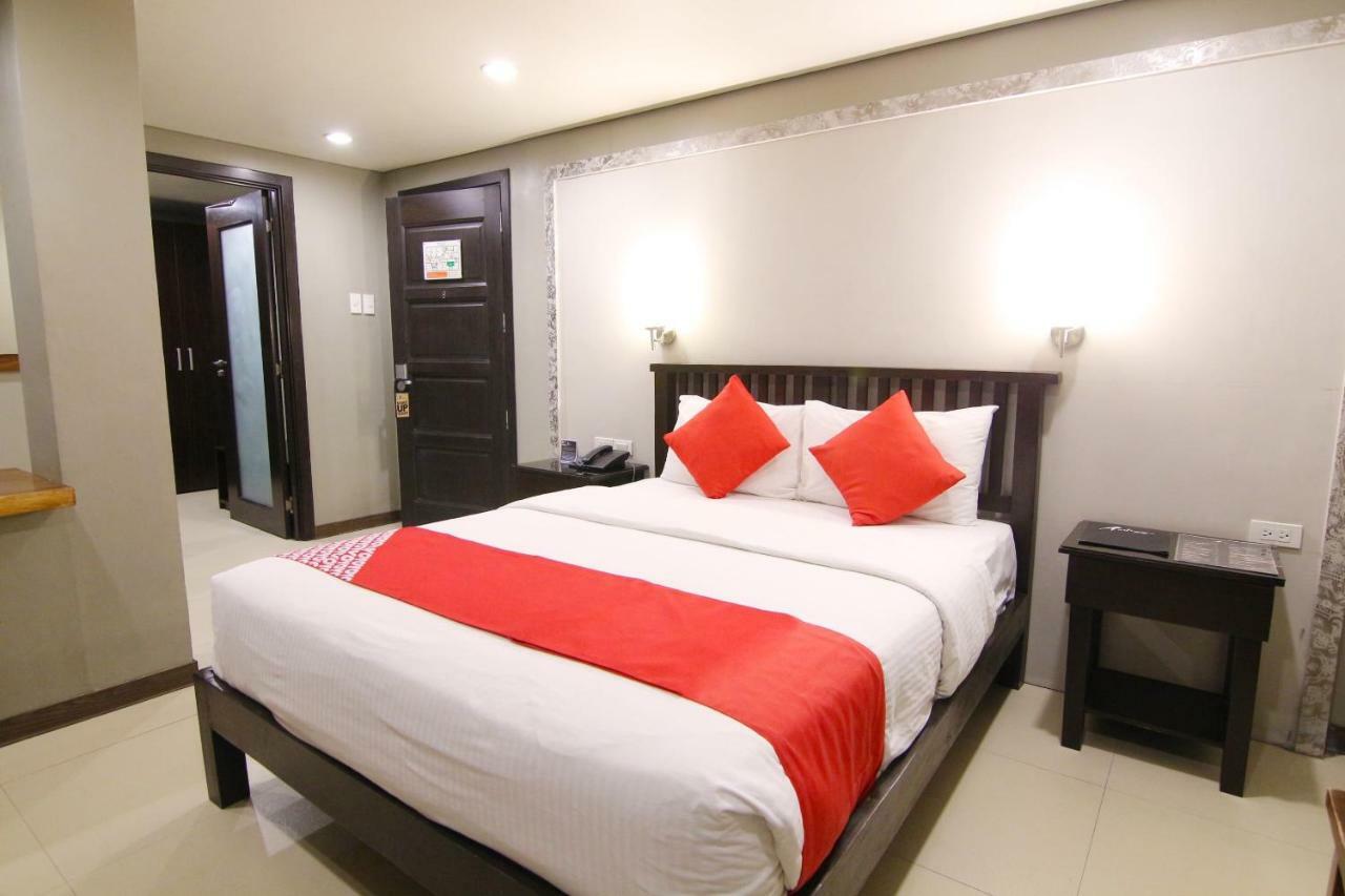 Oyo 103 Artina Suites Hotel Makati City Екстериор снимка