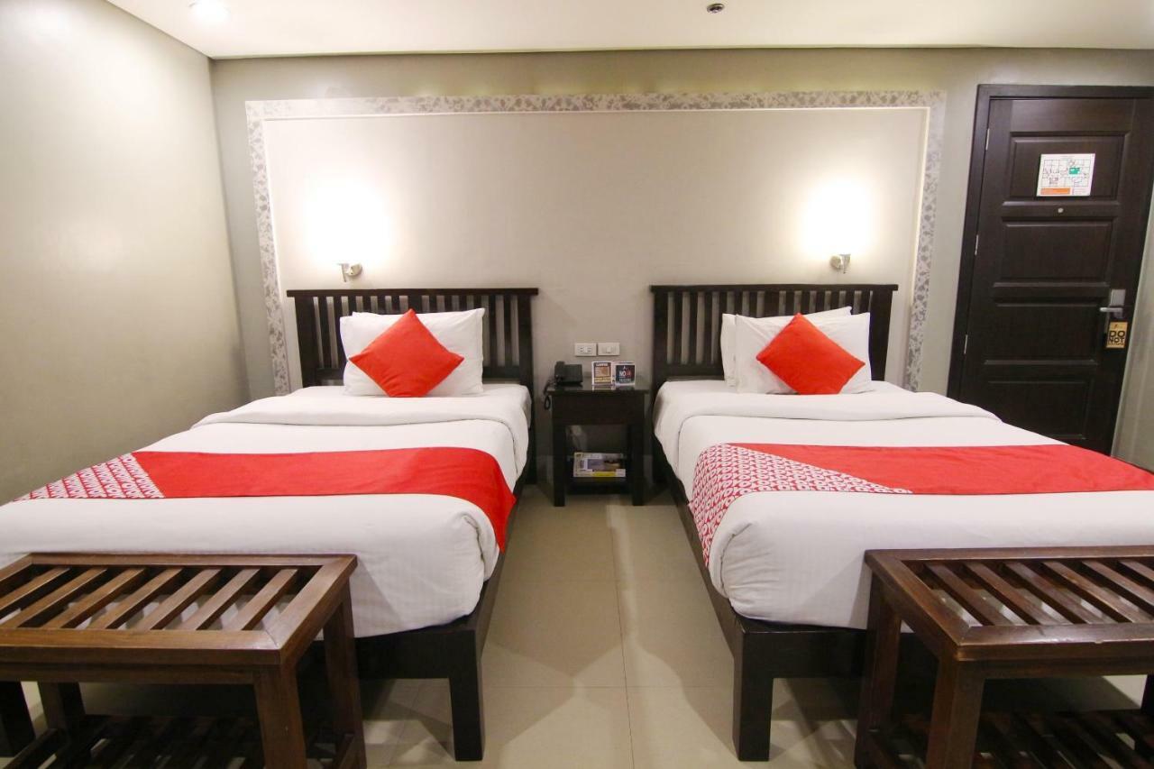 Oyo 103 Artina Suites Hotel Makati City Екстериор снимка