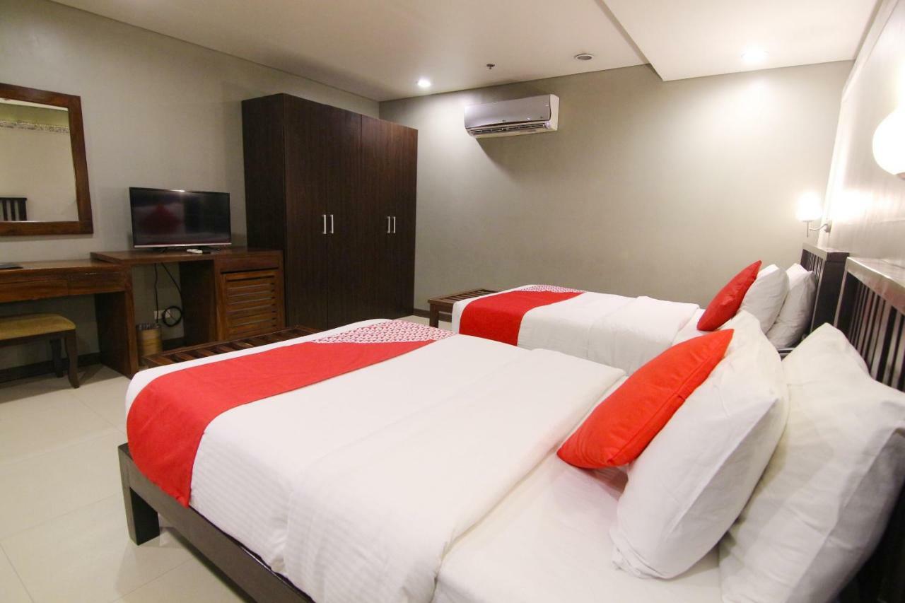 Oyo 103 Artina Suites Hotel Makati City Екстериор снимка