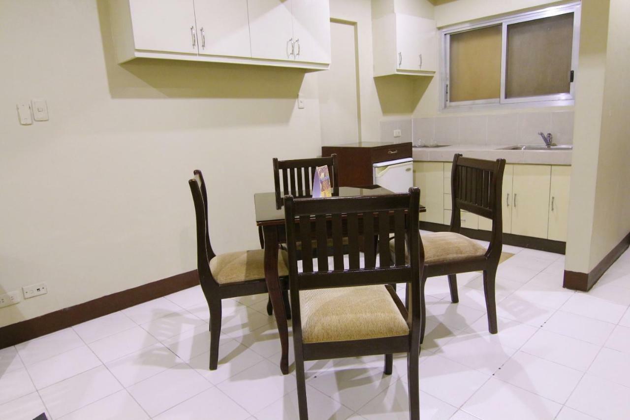 Oyo 103 Artina Suites Hotel Makati City Екстериор снимка