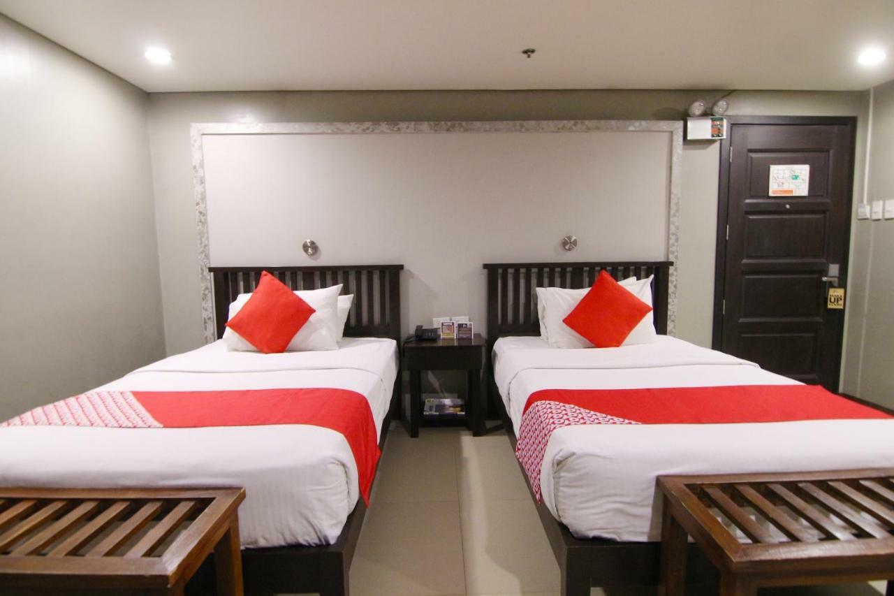 Oyo 103 Artina Suites Hotel Makati City Екстериор снимка