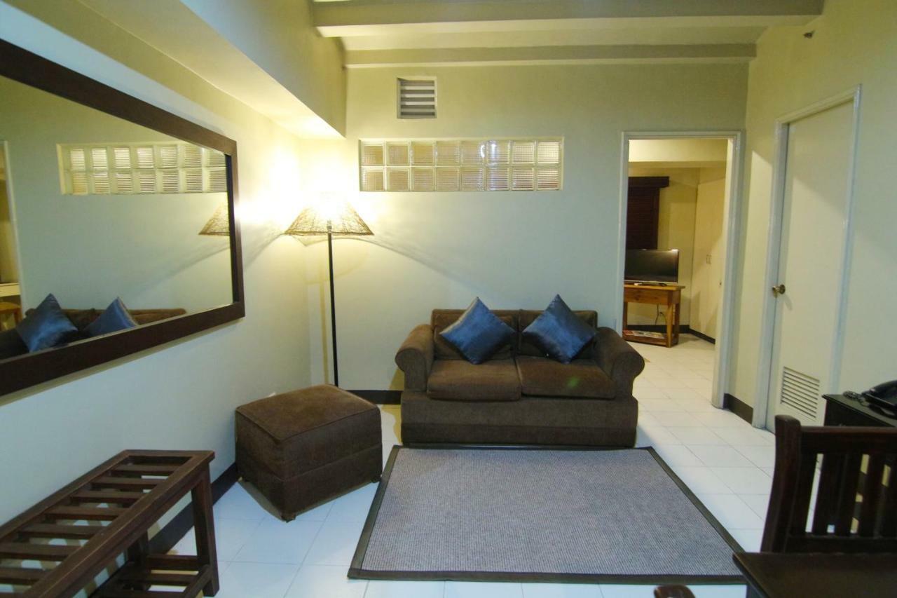 Oyo 103 Artina Suites Hotel Makati City Екстериор снимка