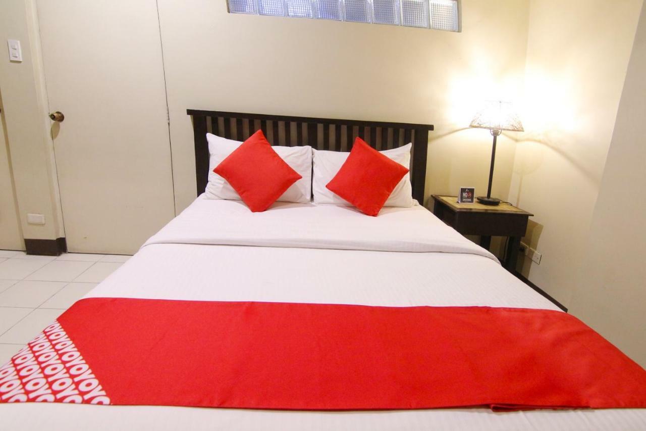 Oyo 103 Artina Suites Hotel Makati City Екстериор снимка