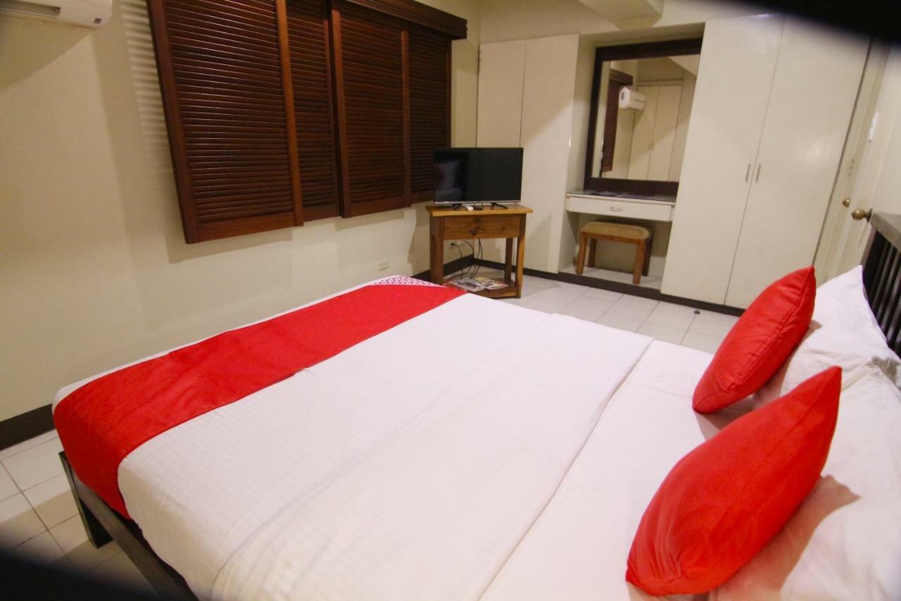 Oyo 103 Artina Suites Hotel Makati City Екстериор снимка