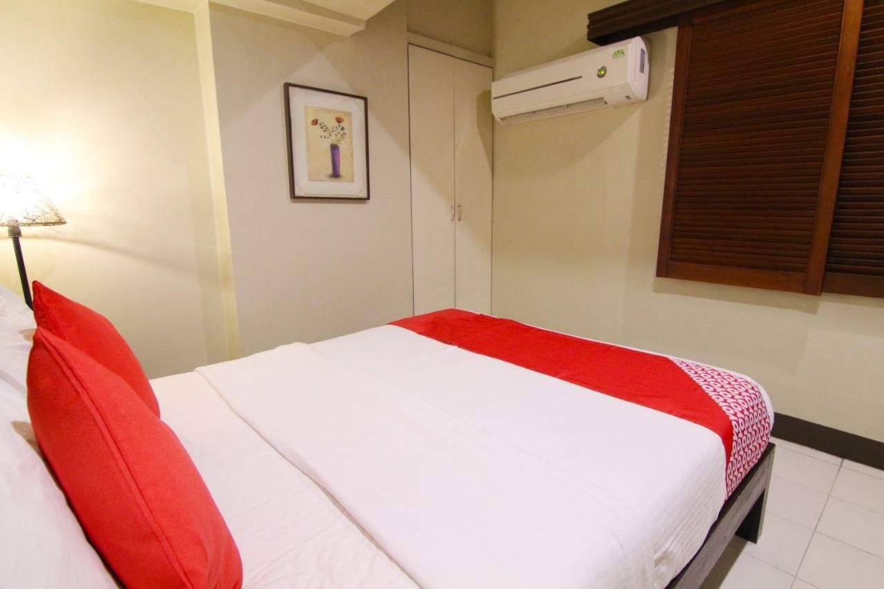 Oyo 103 Artina Suites Hotel Makati City Екстериор снимка