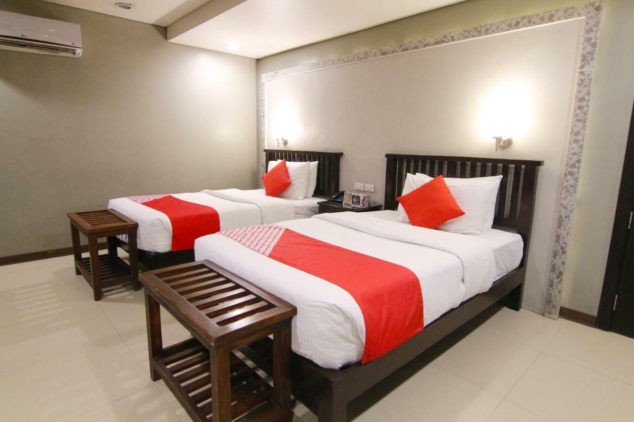 Oyo 103 Artina Suites Hotel Makati City Екстериор снимка