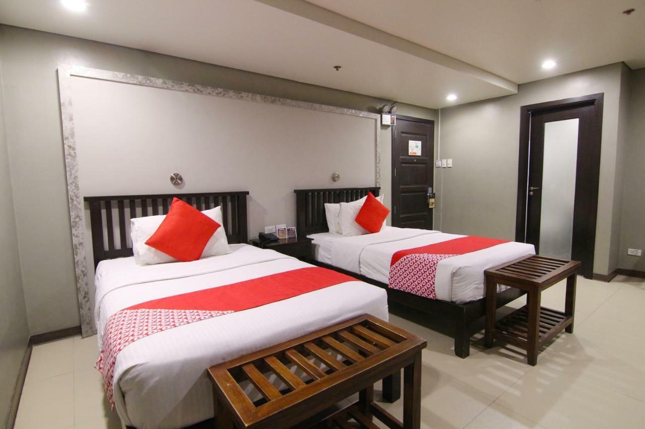Oyo 103 Artina Suites Hotel Makati City Екстериор снимка