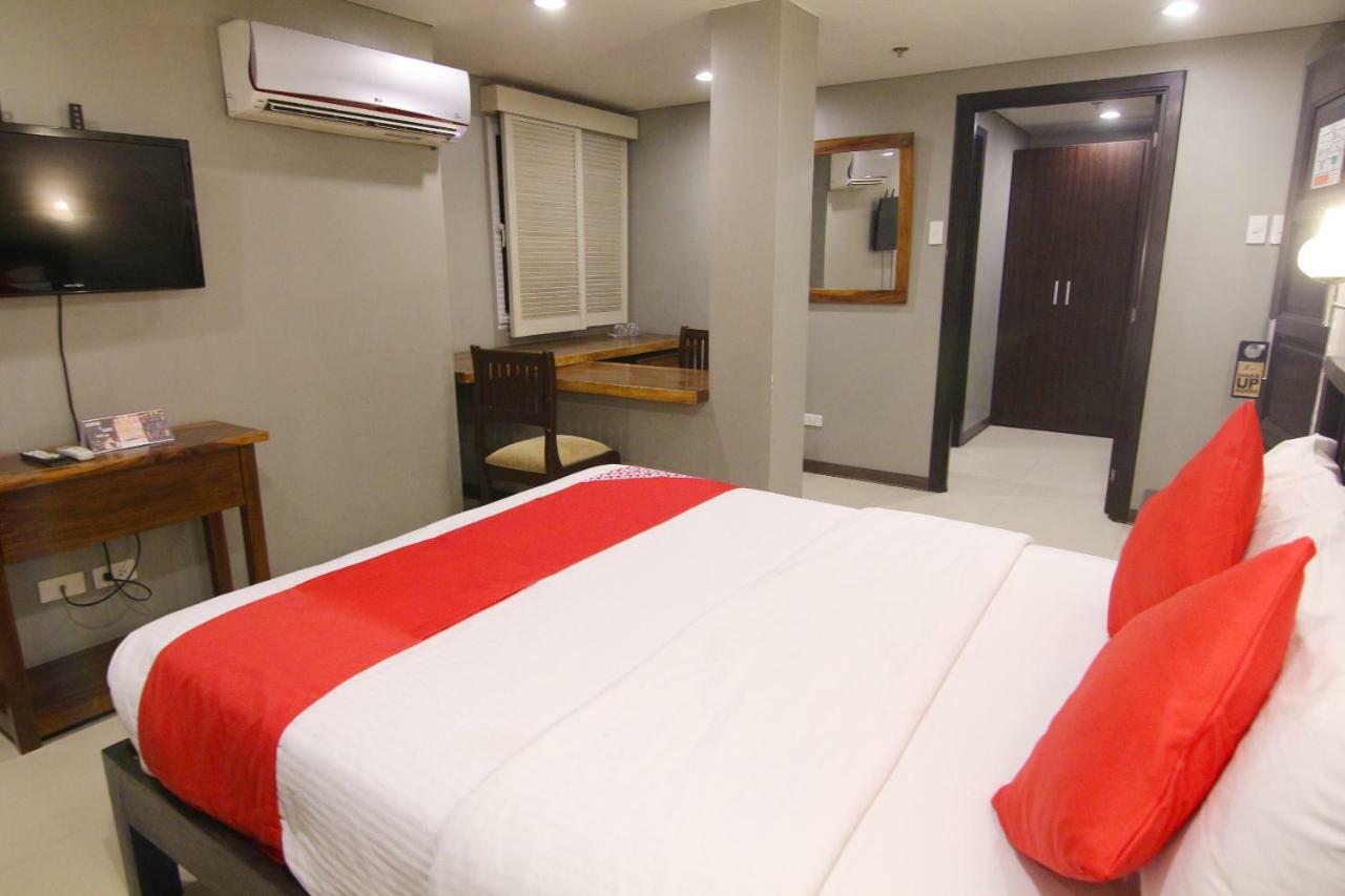 Oyo 103 Artina Suites Hotel Makati City Екстериор снимка