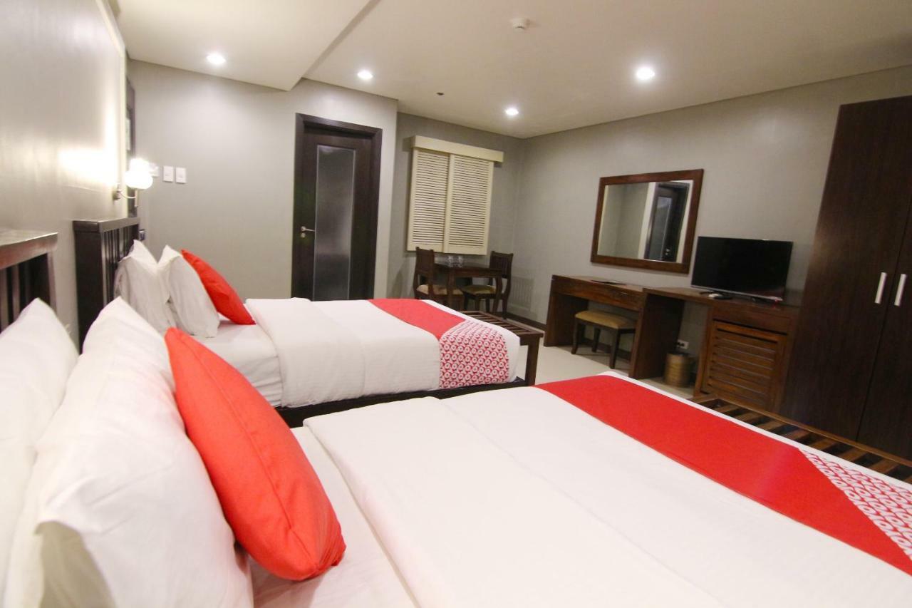 Oyo 103 Artina Suites Hotel Makati City Екстериор снимка