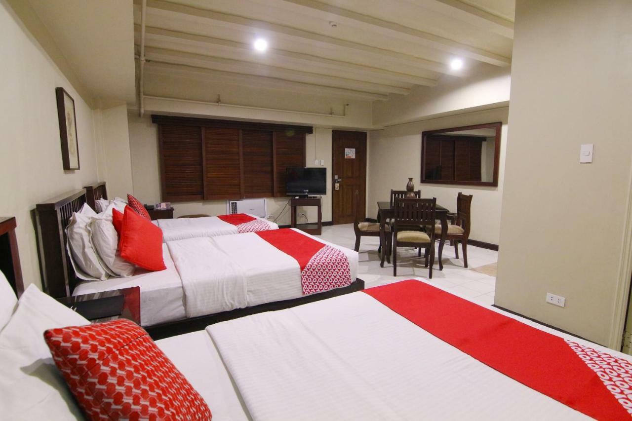 Oyo 103 Artina Suites Hotel Makati City Екстериор снимка