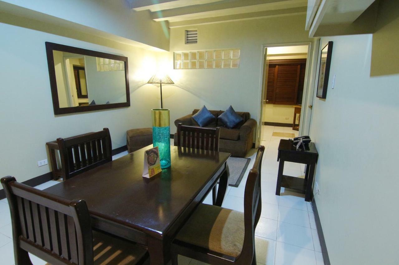 Oyo 103 Artina Suites Hotel Makati City Екстериор снимка